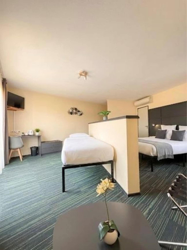 Bedroom 5, Logis Hotels Les Colonnes Strasbourg Zénith, Bas-Rhin