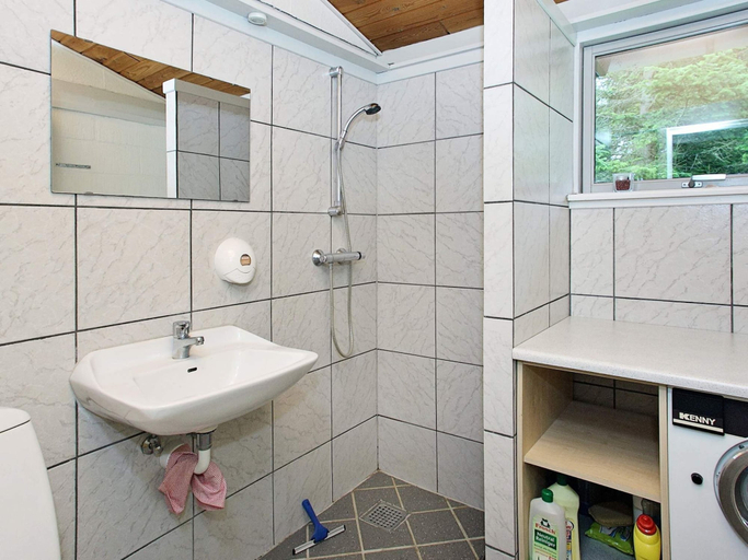 Bathroom, 6 Person Holiday Home in Saltum, Jammerbugt
