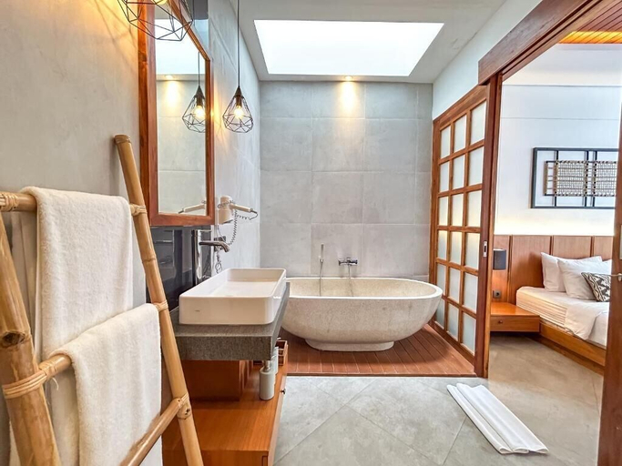 Bathroom 5, Paz Tropical Villa Ubud by Omkara Experience, Gianyar