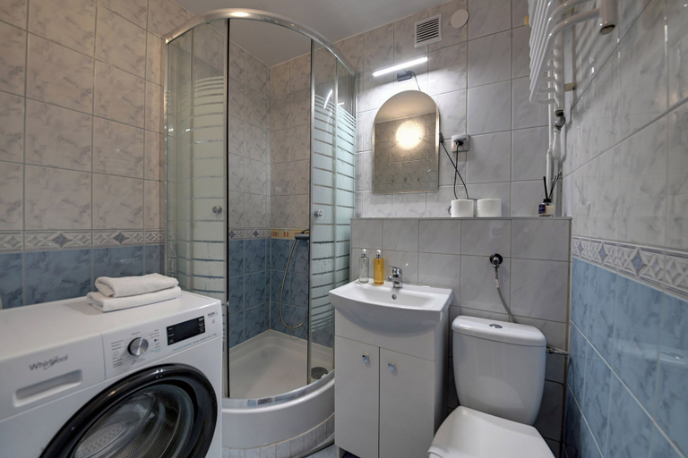 Bathroom 2, RentPlanet - Apartament Zaporoska, Środa Śląska