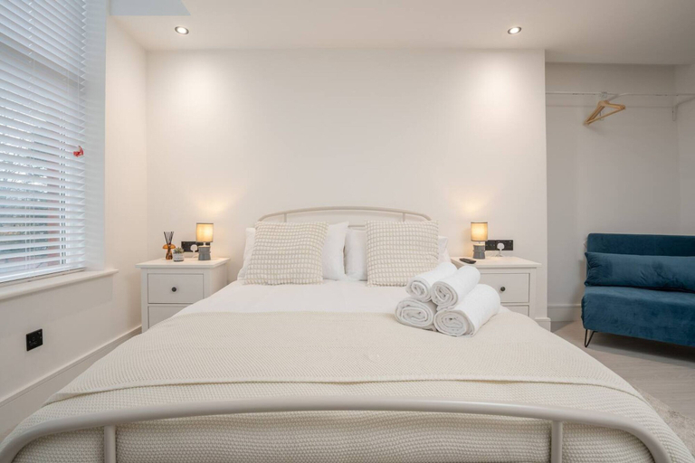 Room 2, Hideaway W M Sofa Bed Kitchenette Parking, Sefton