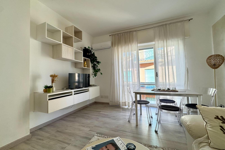 Living area 2, Le Conchiglie Di Grace - Apartment With Balcony, Savona
