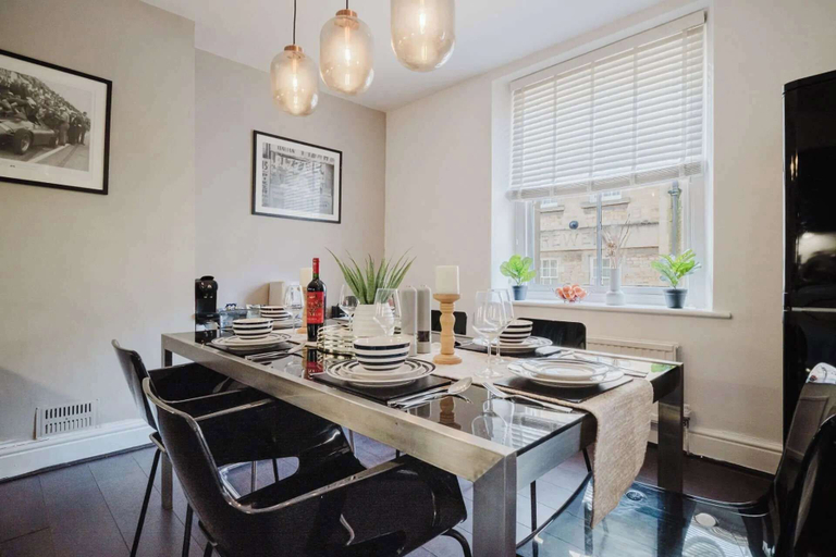 Dining 4, 3 Bed Apartment Sleeps 6 Cotswolds Pets Welcome, Gloucestershire