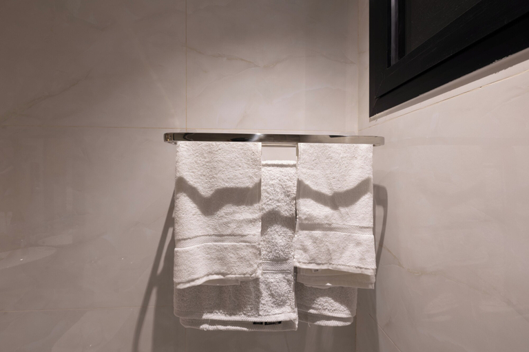 Bathroom 3, Rawaq suites hotel, Al Madinah Al Munawwarah