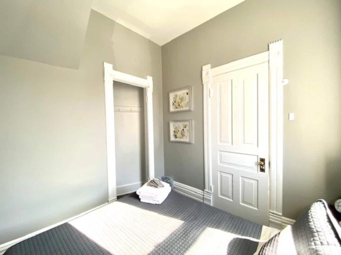 Bedroom 2, Walk to Wrigley 3BR1BA Sleeps 8 Free Parking, Cook