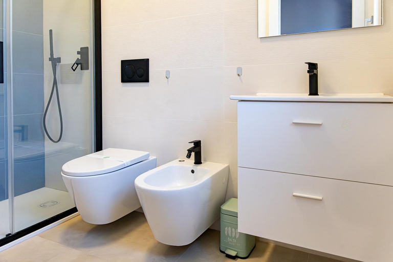 Bathroom 2, Villa del Lupo, Sassari