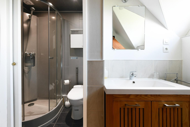 Bathroom 3, La Bulle, Pas-de-Calais