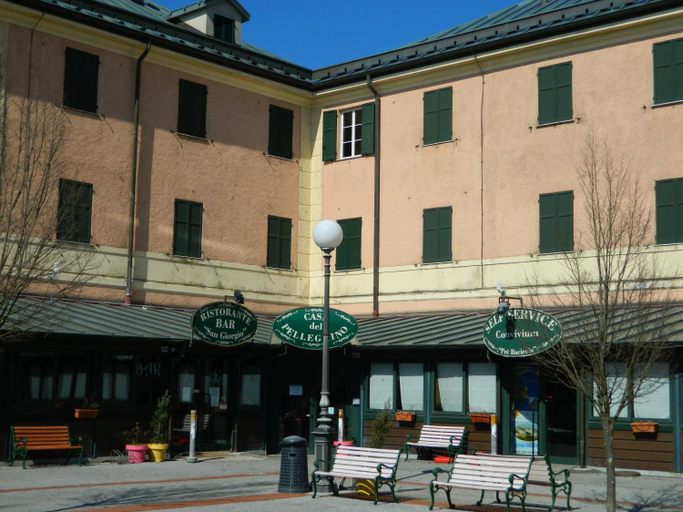Entrance 2, Casa Del Pellegrino, Genova