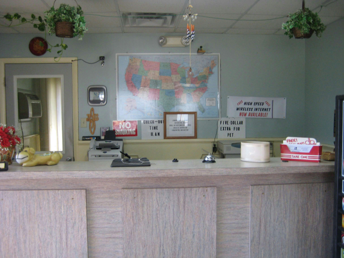 Public Area 2, Guest House Motel, Neosho