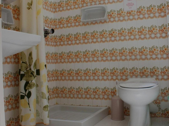 Bathroom 3, Hermes, Attica