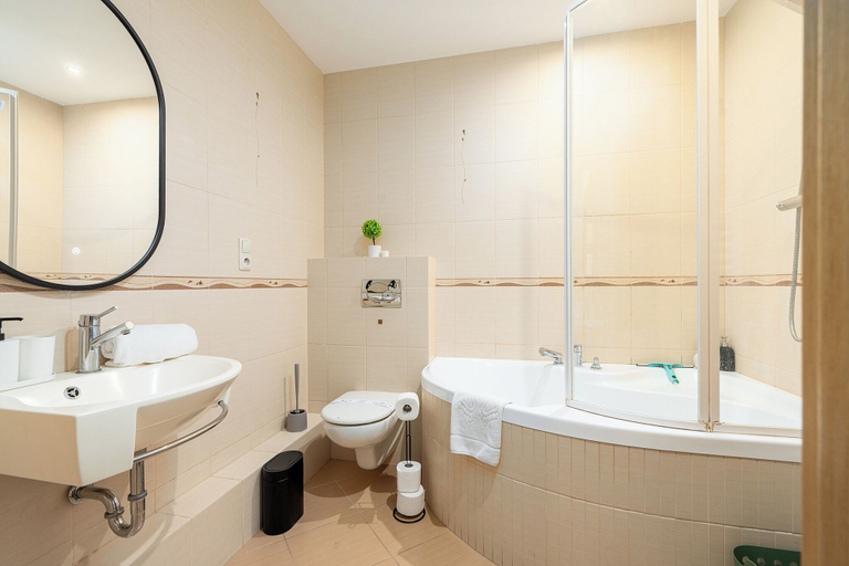Bathroom, RentPlanet - Apartament Natolin, Warsaw