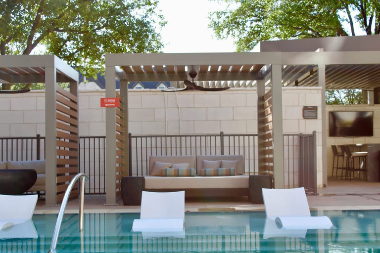 Room 4, 12 Min to Downtown Pool Balcony Free Parking, Travis