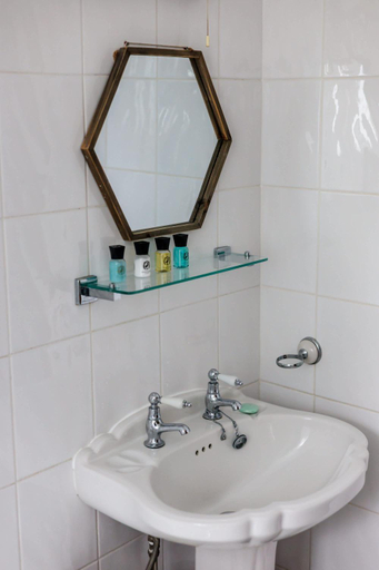 Bathroom 3, Dolphin Cottage, Poole