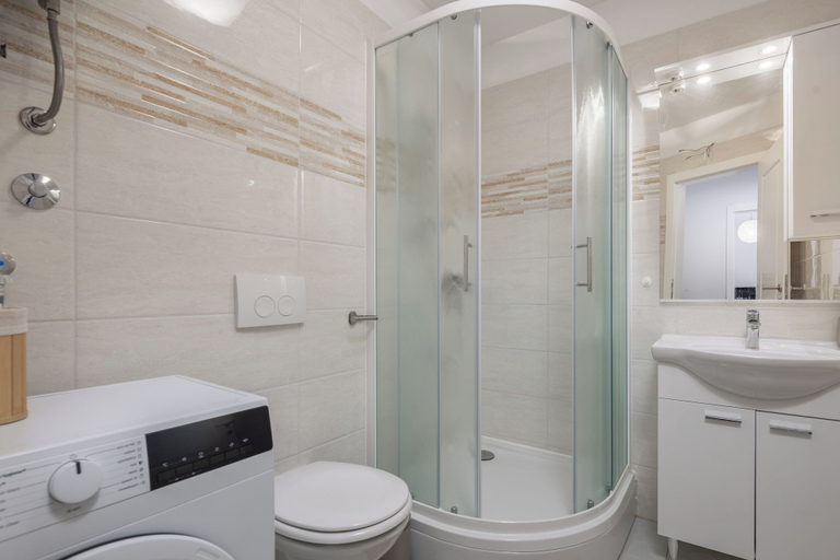 Bathroom 2, Apt Rosa Walk To Beach /w Balcony, Medulin