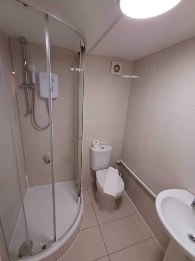 Bathroom 3, Modern Studios Malvern Road, London