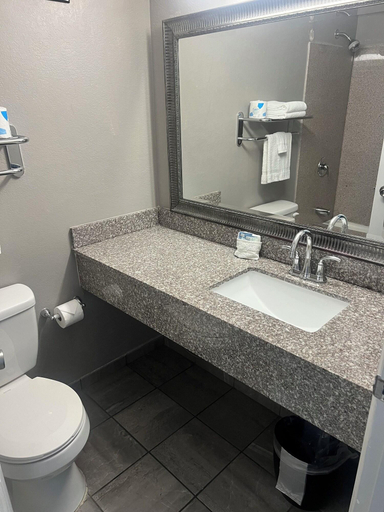 Bathroom 4, Home Place Suites, Washington