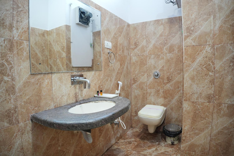 Bathroom 4, Hotel Vishnu Vilas, Rewa