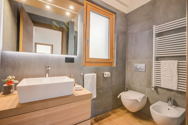 Bathroom 4, Chalet Merveille Ski In - Ski Out for 9, Torino