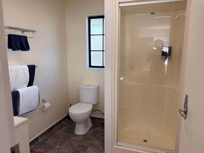 Bathroom 4, Tudor Lodge Motel, Nelson