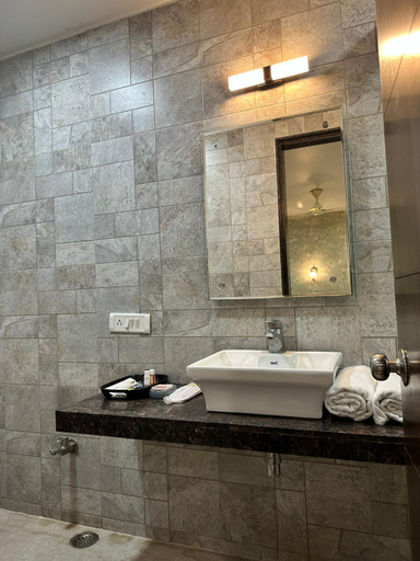 Bathroom 4, Hotel Royal Ambience, Varanasi