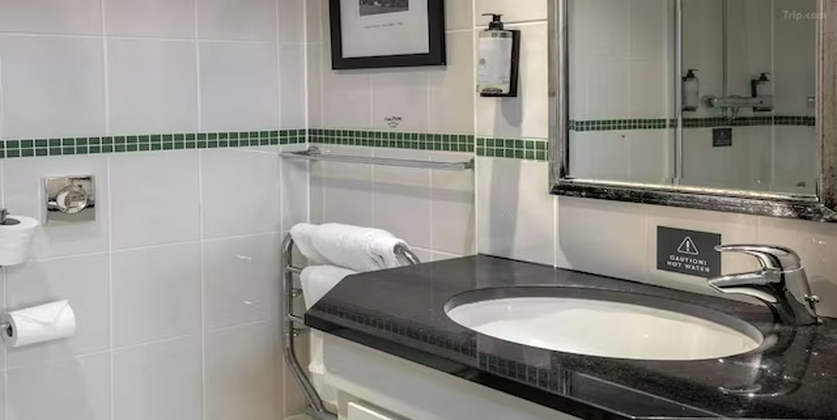 Bathroom 5, Bournemouth East Cliff by Belvilla, Bournemouth