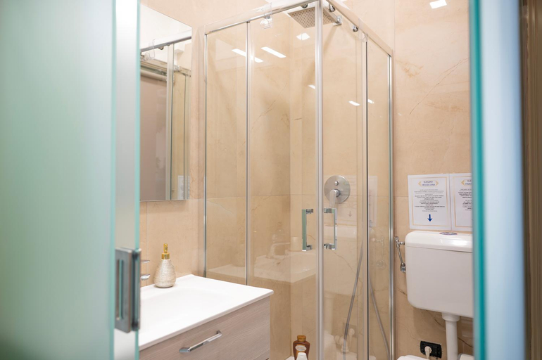 Bathroom 2, B&B ELEGANT LENA, Salerno