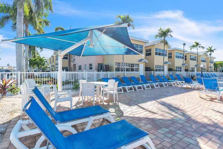 Outdoor dining 4, Barefoot Beach Resort A105, Pinellas