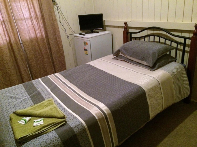 Bedroom 2, Bluff Hotel, Duaringa