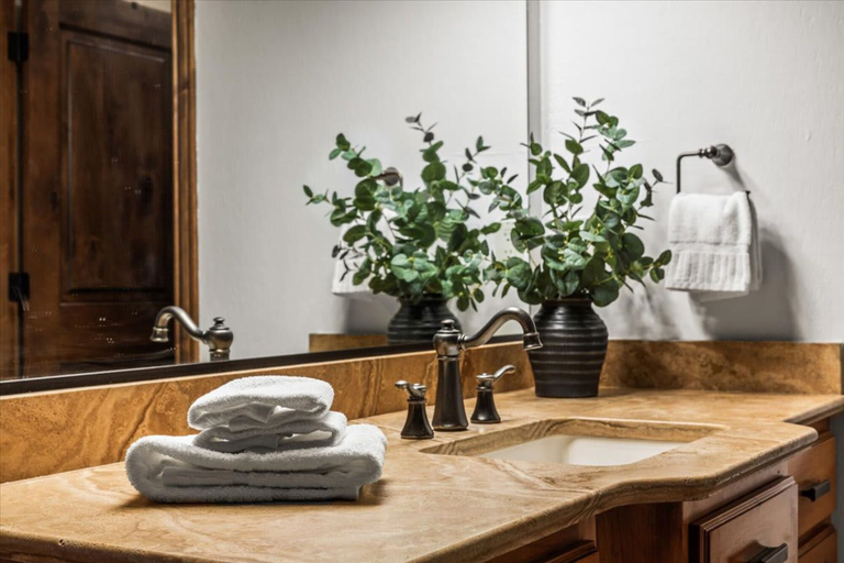 Room 5, Deja View in Hayden With 5 Bedrooms and 6 Bathrooms, Kootenai
