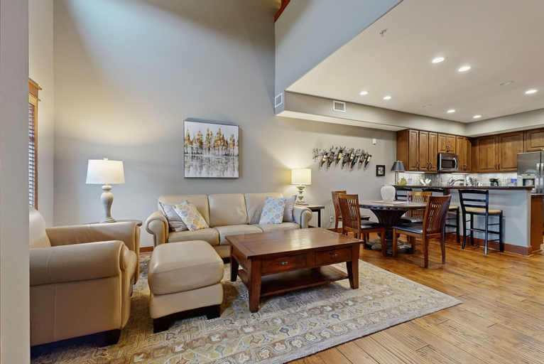Room 4, Fabulous Riverstone Retreat, Kootenai