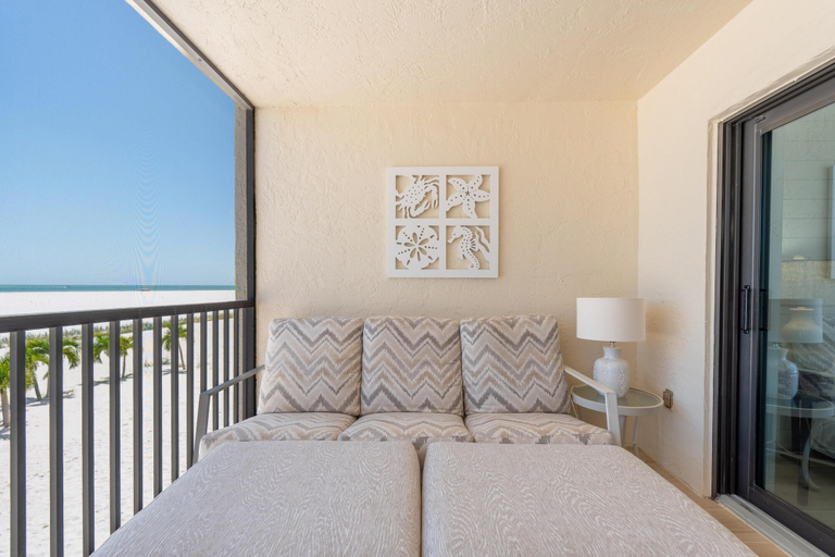 Others 5, Carlos Pointe #126 - Endless Beach, Lee