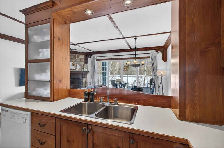 Private kitchen 4, Les Manoirs Unit 3, Les Laurentides
