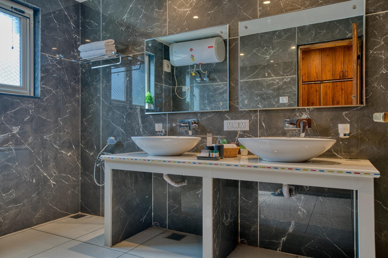 Bathroom, Zabarwan Peaks Villa, Srinagar