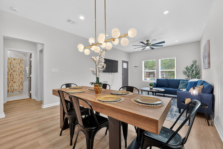 Room 2, Lovely and Stylish Modern Home Near Downtown, Bexar