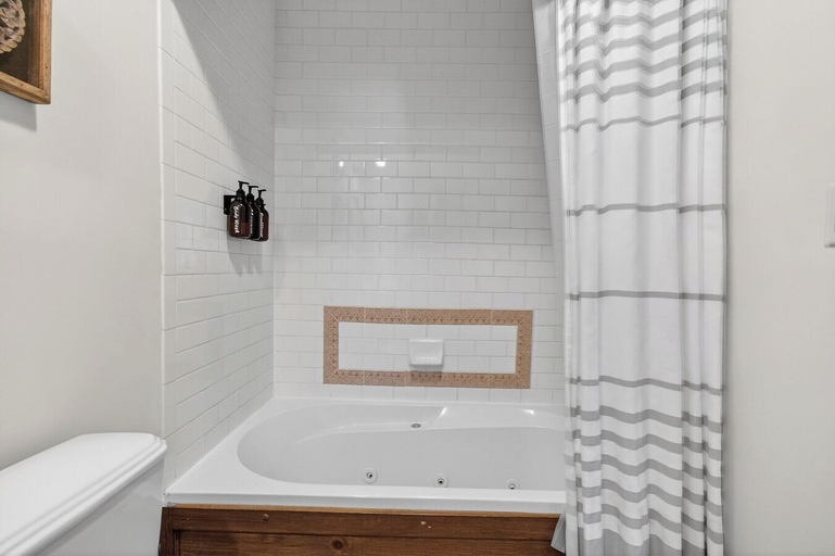 Bathroom 5, Les Manoirs Unit 3, Les Laurentides