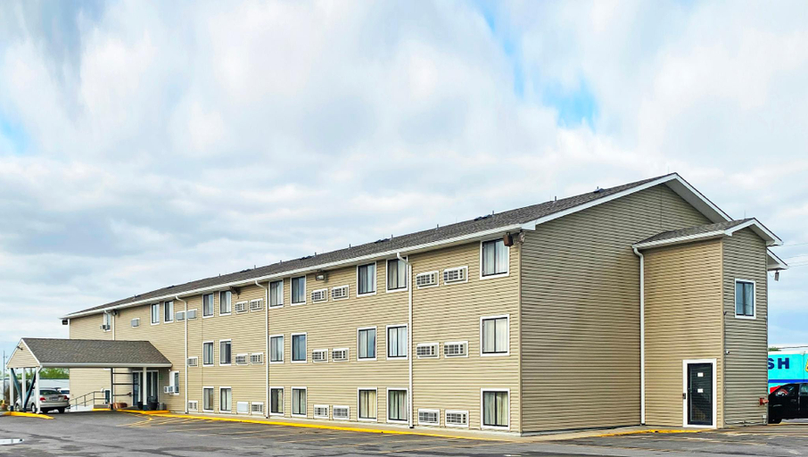 Exterior & Views 1, Oak Grove Inn, Kansas City
