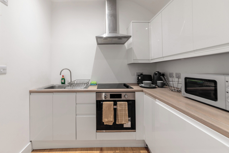 Private kitchen 2, Central - Sleeps 2 - Near Transport - Paid Parking, Kent