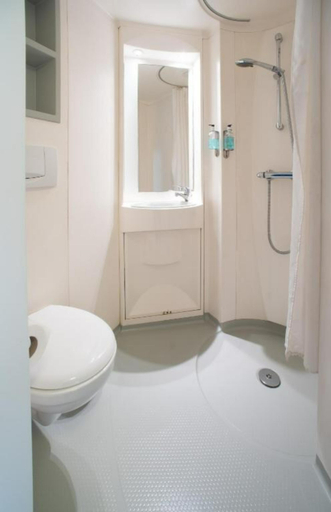 Bathroom 5, CiTi Hotel London Luton By Belvilla, Luton