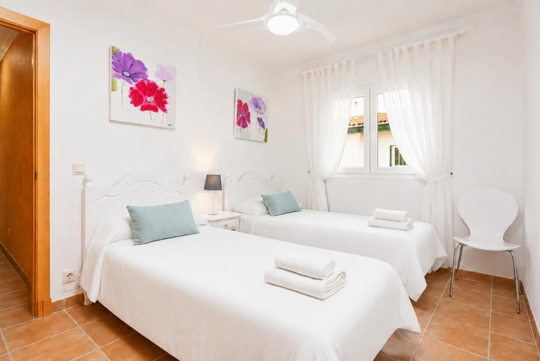 Bedroom 2, Villa Maria Large Private Pool, A/C, WiFi, Baleares