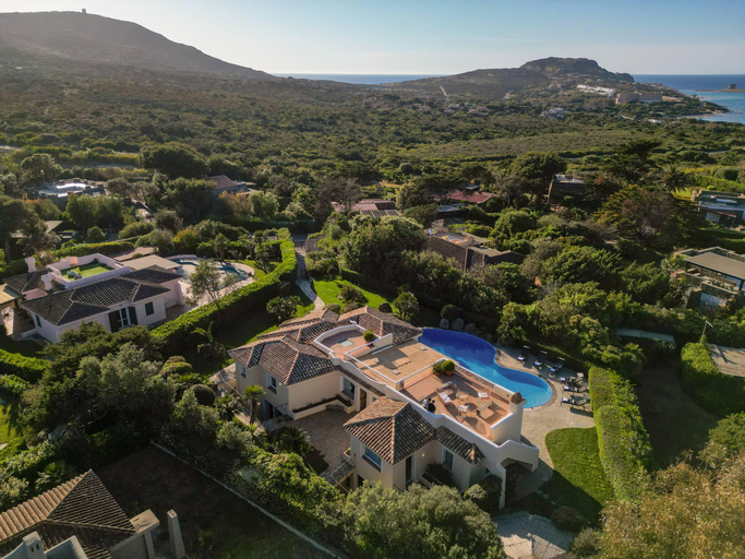 3, Villa Flor, Exclusive Property With Pool in Stintino, Sassari