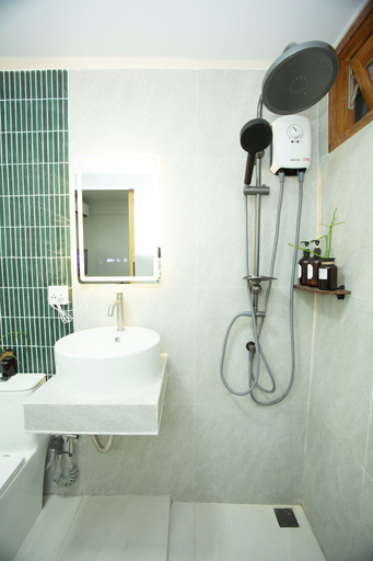 Bathroom 5, Uncle NID Hostel, Lat Krabang