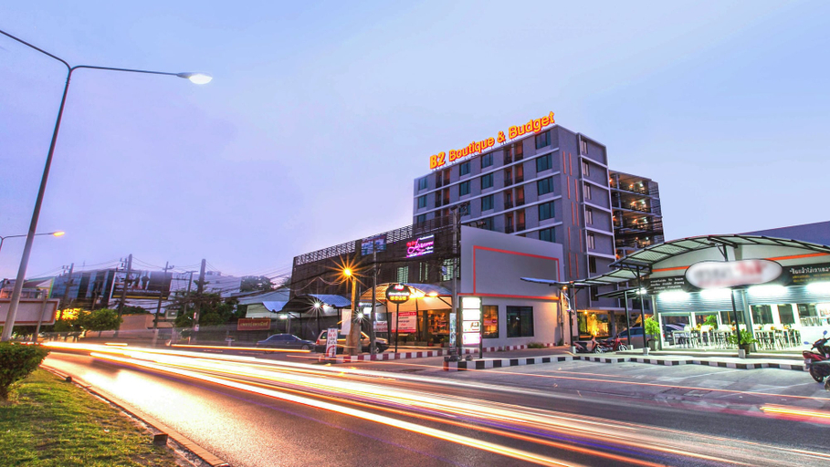 Exterior & Views