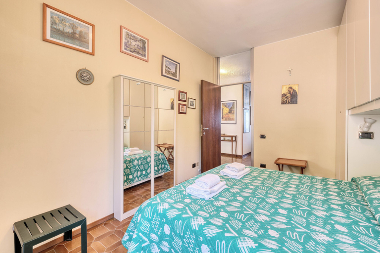 Room 3, Casa 3 Ponti With Sea-view Balcony and Parking, Imperia