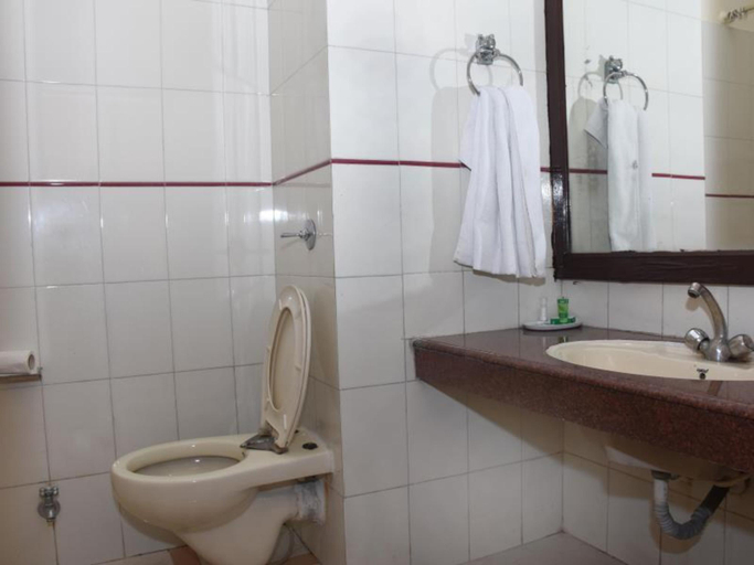Bathroom 4, Maa Trinayani Palace, Reasi