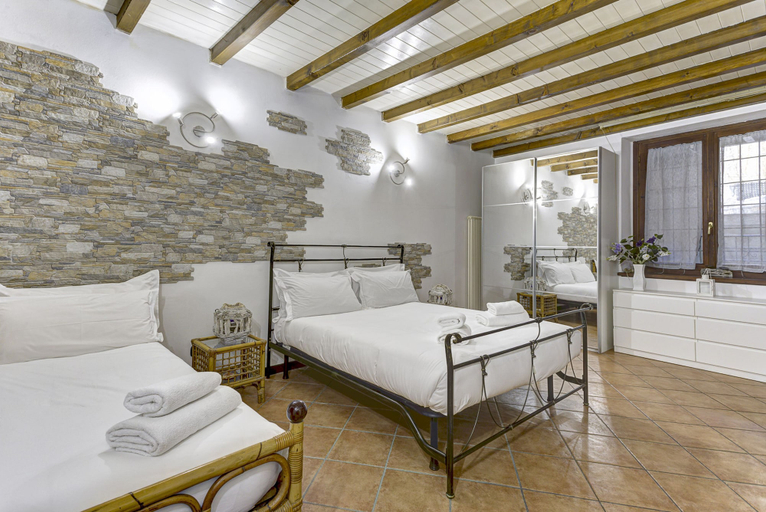 Room 4, Argegno Vintage by Wonderful Italy, Como