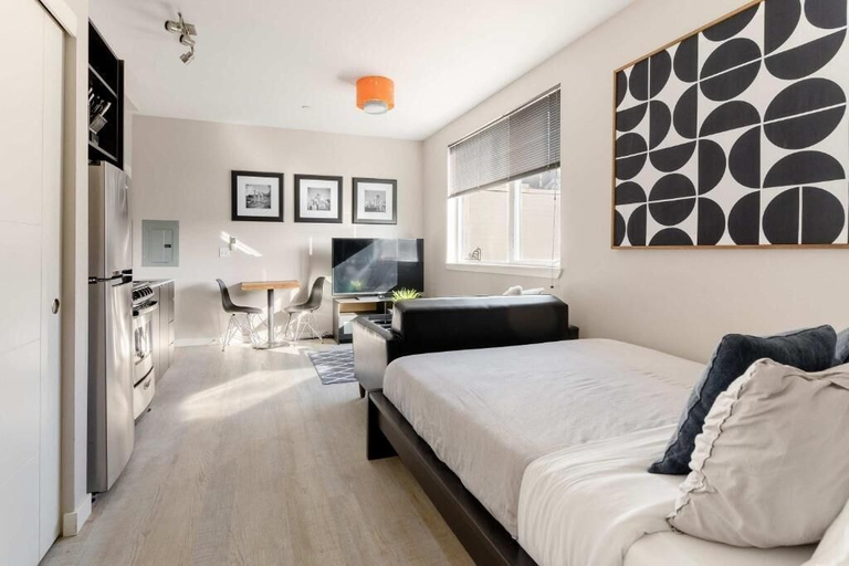 Room 2, The Asylum by Stay Portland - Hawthorne, Multnomah
