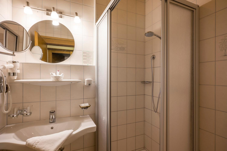 Bathroom, Hotel Almhof, Schwaz