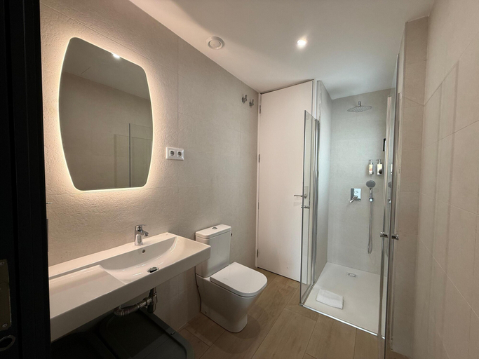 Bathroom 3, Sun & Moon Aparthotel, Barcelona