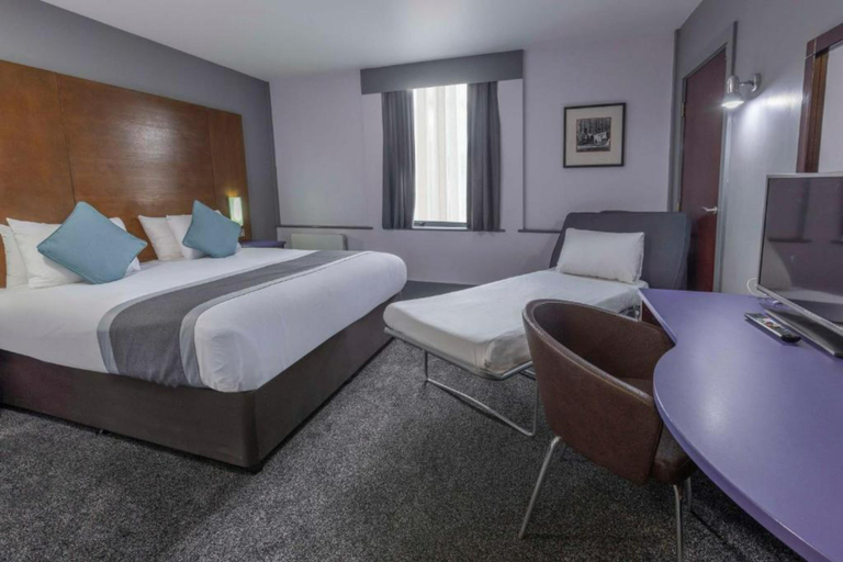 Bedroom 3, Sheffield Metropolitan Hotel by Belvilla, Sheffield
