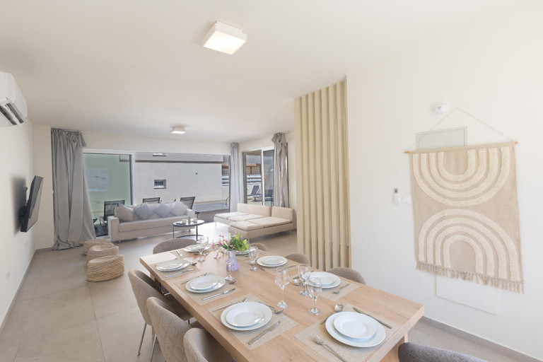 4, 4 Bed Villa with private pool - Brand new